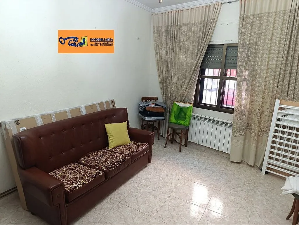 Soggiorno - Two-Storey House with Terrace in Valdepeñas