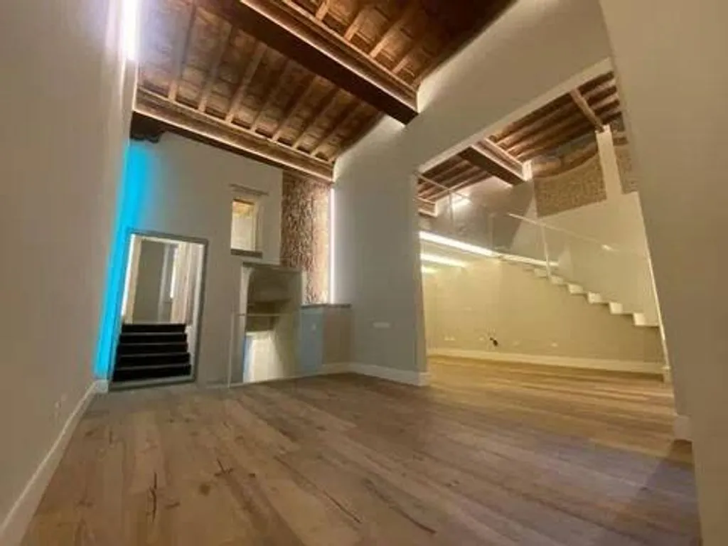Living Room - Luxury 4-Bedroom Apartment in Florence