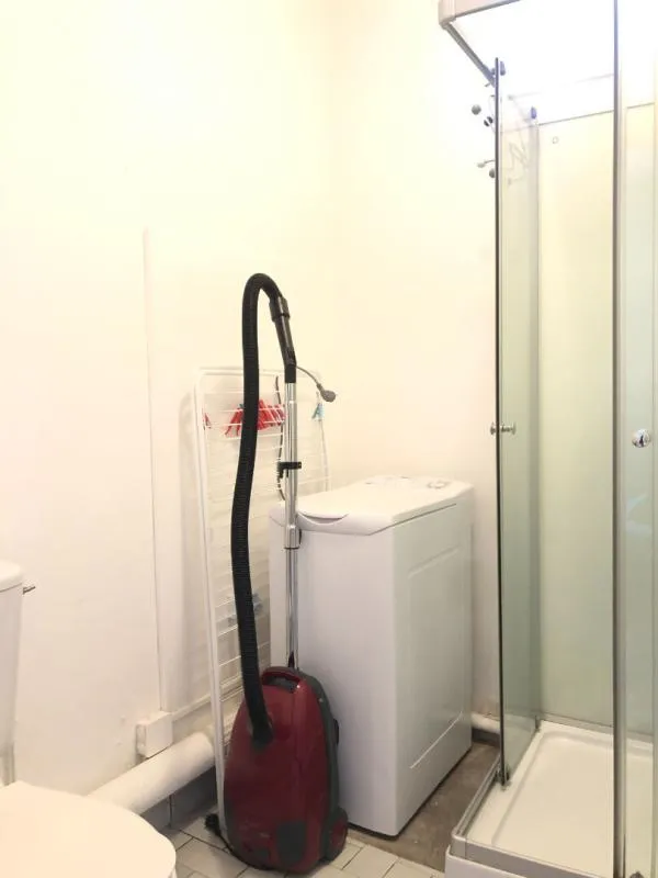 Salles de bain - Appartement Meublé 1 Pièce au Centre de Saint-Brieuc