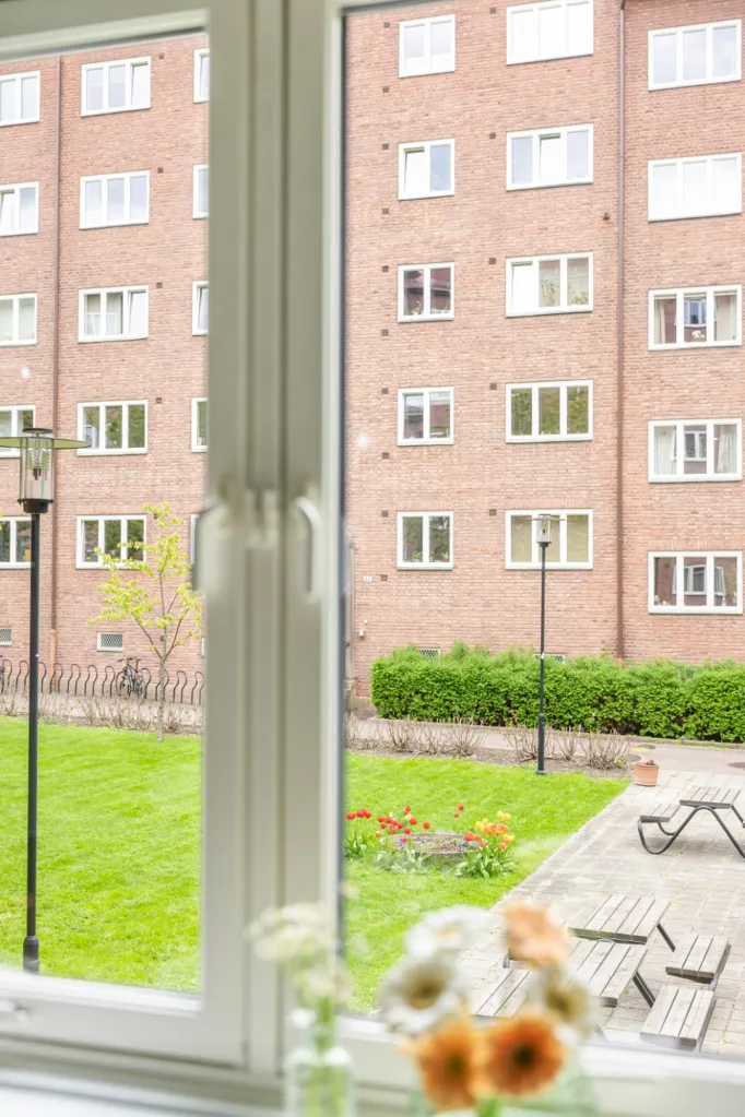 Balcon - Spacious 2-Bedroom Flat with Garden in Tøyen