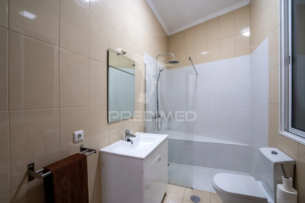 Vannitoad - Potential Hostel with Funchal Views in Santo António