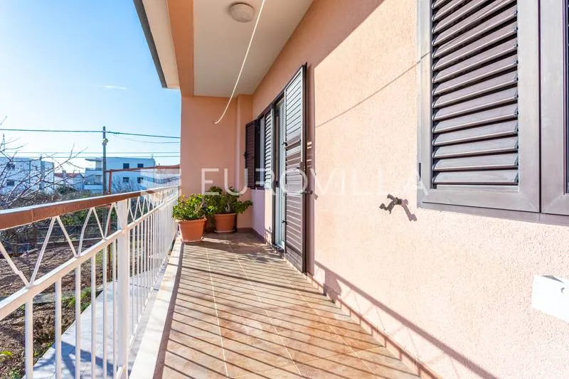 Rõdu - Two-Bedroom Apartment with Terrace in Trogir