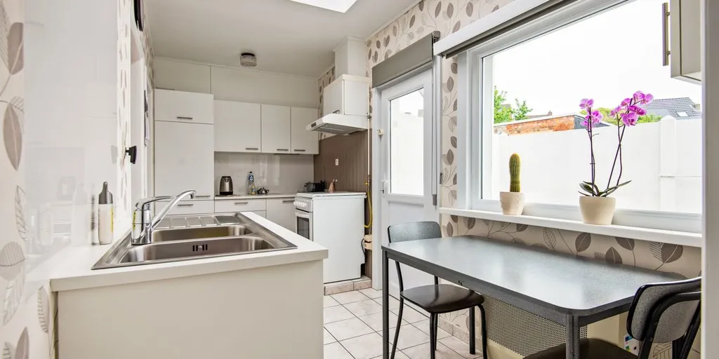 Köök - Renovation-Ready House with Central Location in Kessel