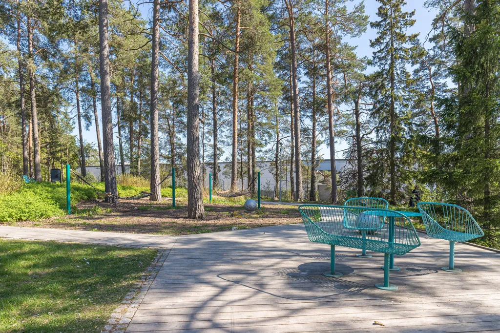 Jardin - Renovated Apartment with Balcony in Stenrösvägen
