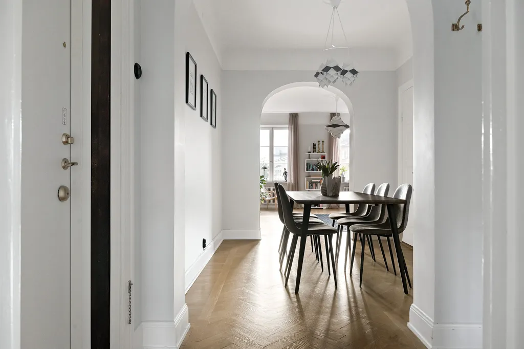 Dining Room - 1920s Character Flat with Courtyard Balcony in Ribersborg