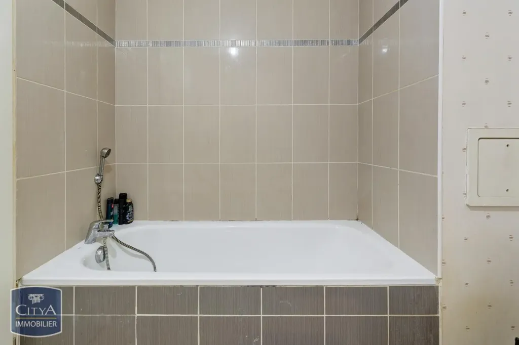 Bagni - Two-Bedroom Flat in Épernay