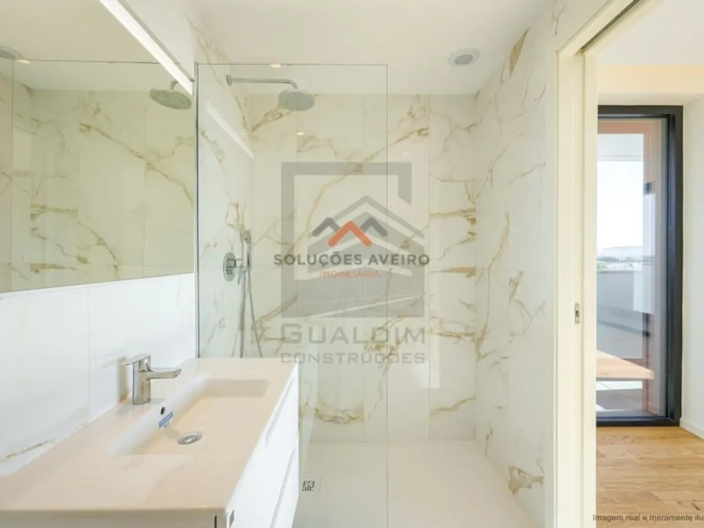 Vannitoad - Luxury Flat with Terrace in Aveiro