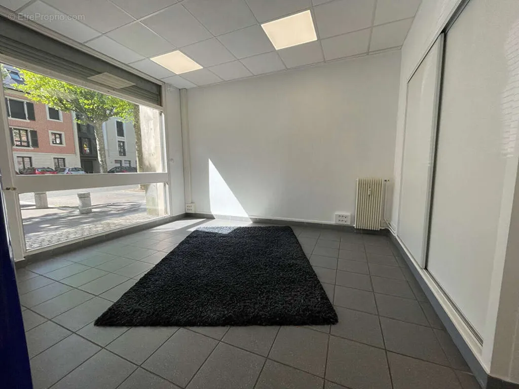 Pièces - Local Commercial sur Avenue Dauphine à Orléans