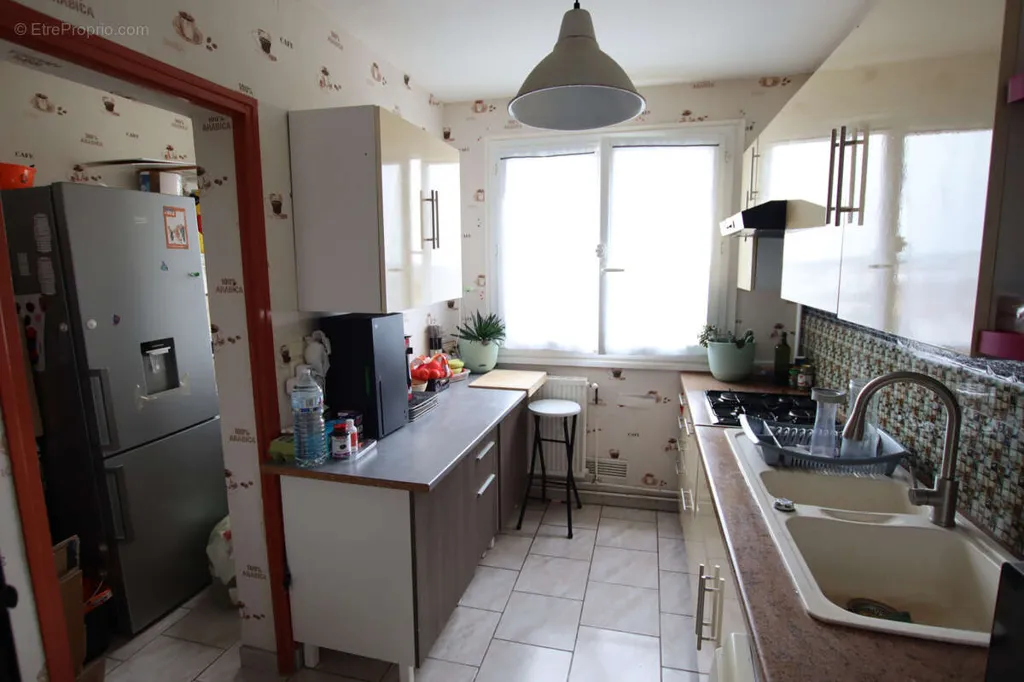 Cucina - Bright 2-Bedroom Apartment in Lucé
