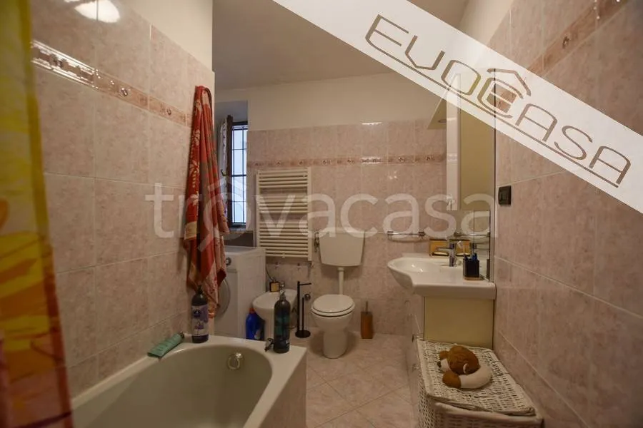Vannitoad - Rustic Apartment with Balcony in Bricherasio