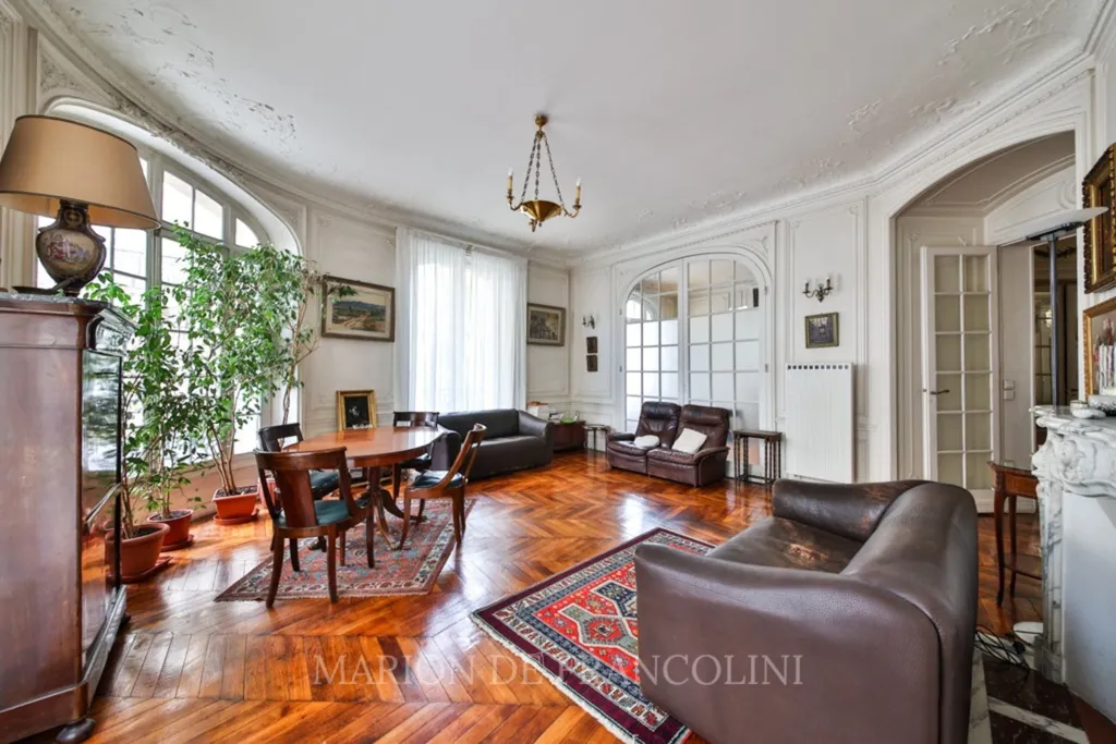 Living Room - Haussmannian Apartment with Parking in Ternes