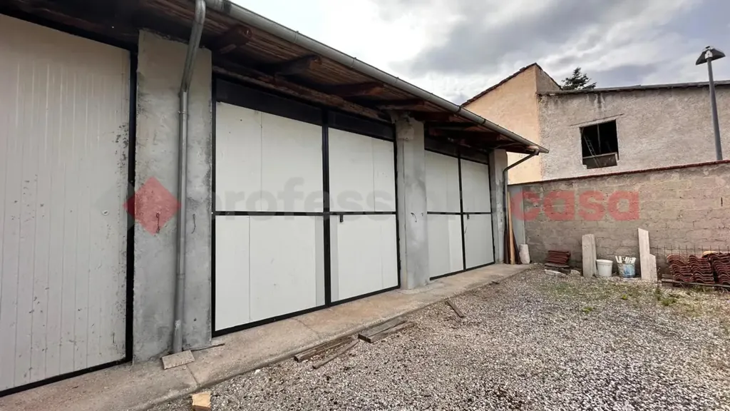 Garaaž - 4-Bedroom Apartment with Plot in Avezzano