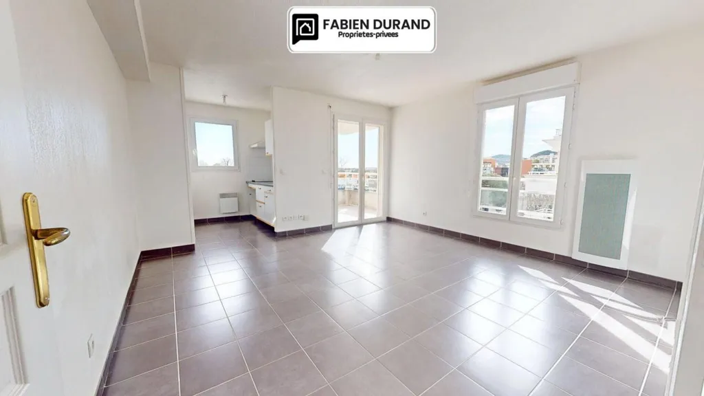 Elutuba - 2-Bedroom Flat with Terrace in Mandelieu Centre