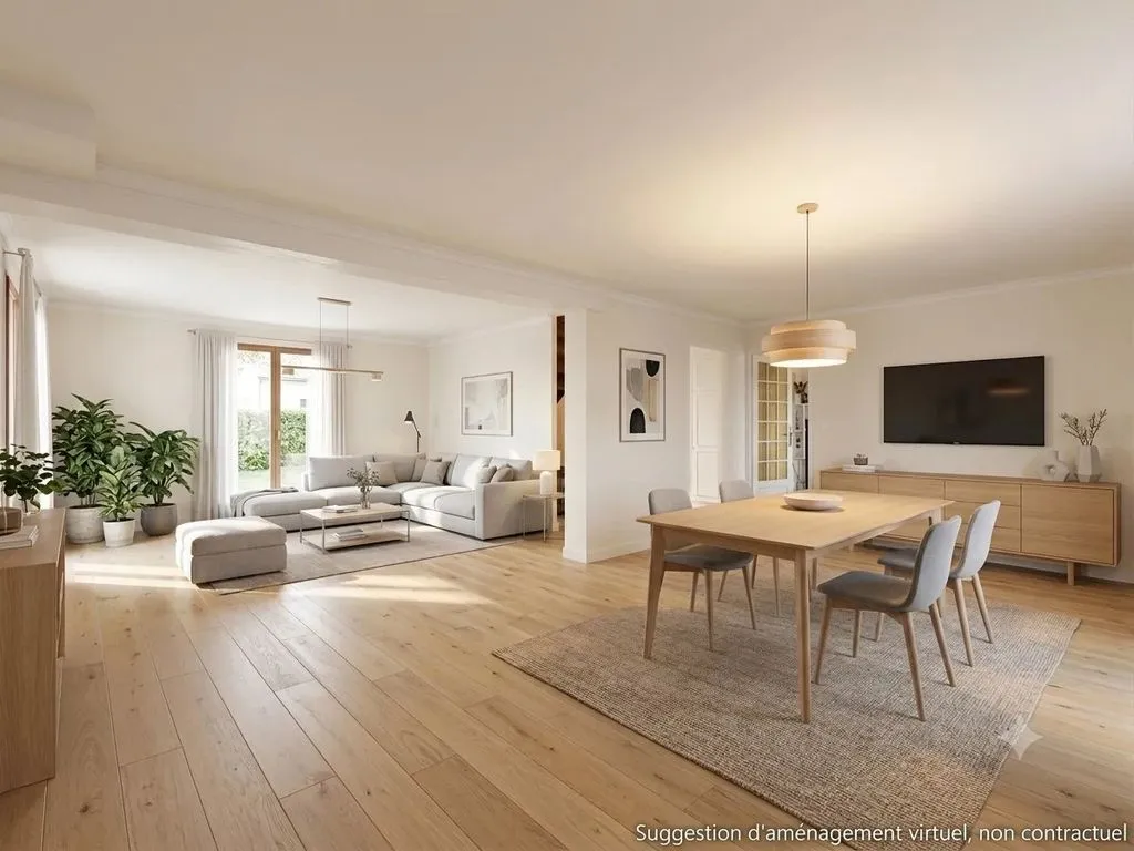 Living Room - 5-Bedroom House with Garden in Chelles