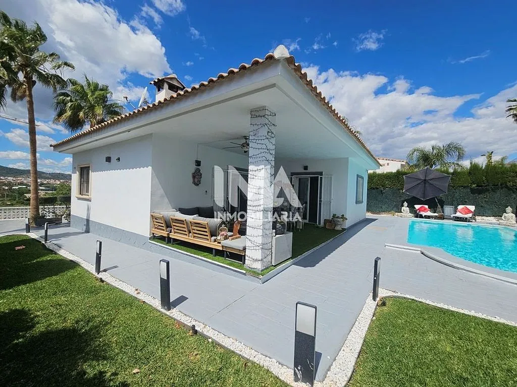 Pool - Chalet with Pool and Terrace in Montepilar