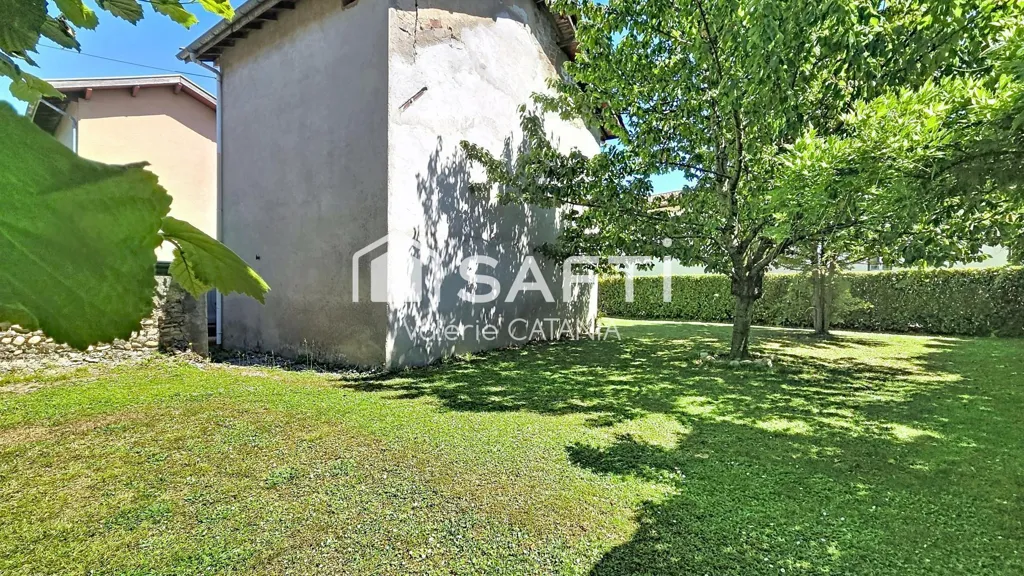 Giardino - Old Farmhouse with Barn in Gillonnay