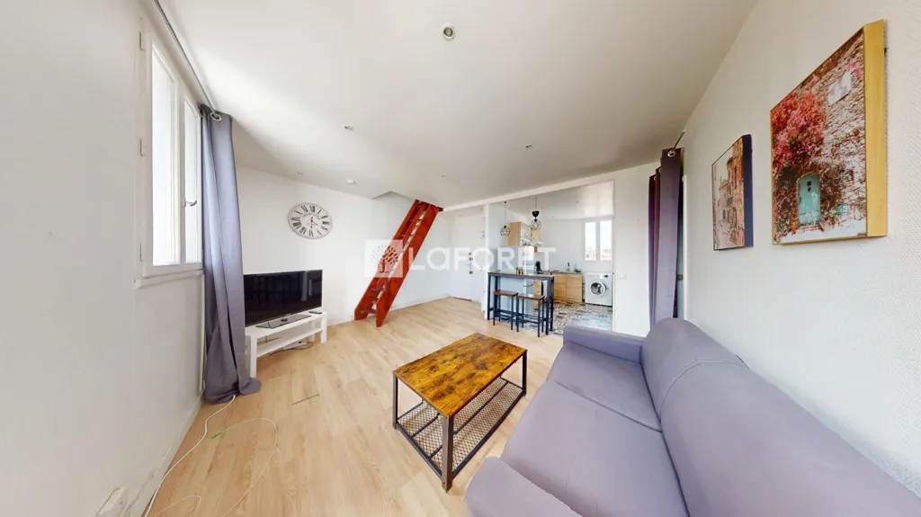 Living Room - Duplex Apartment with Balcony in Le Havre