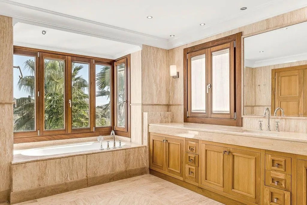 Salles de bain - Luxury Villa with Pool in Estepona