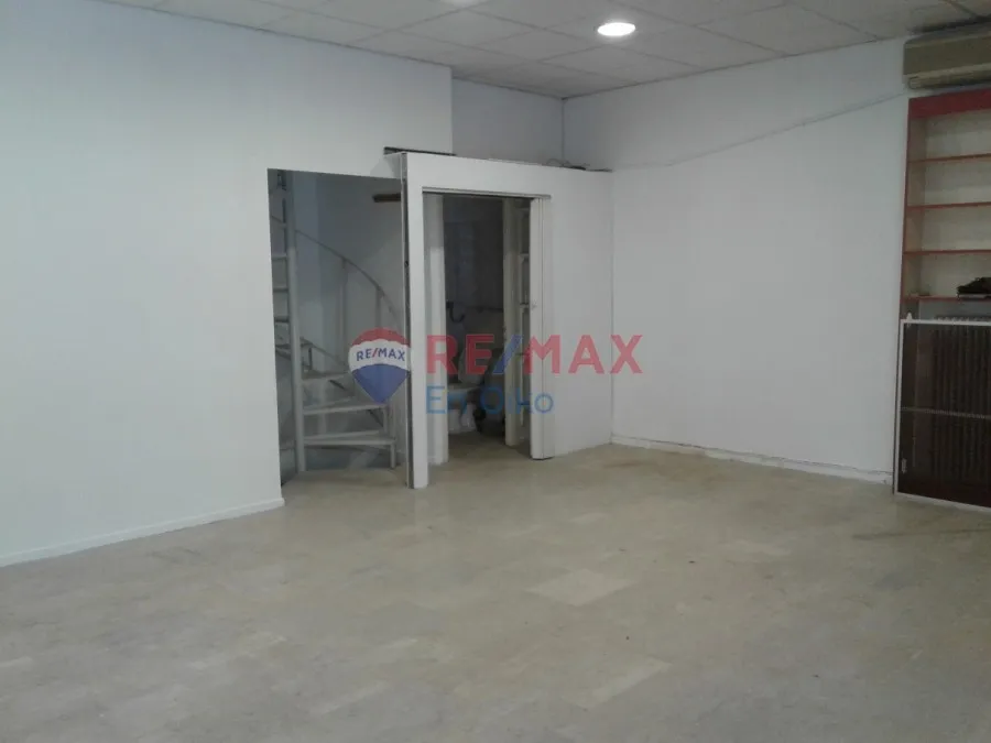 Stanze - Office Space with Marble Floors in Marousi