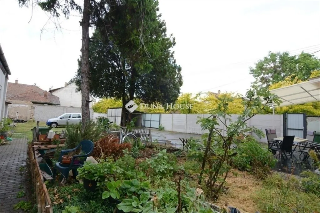 Giardino - Apartment with Garage in Budapest 15th District