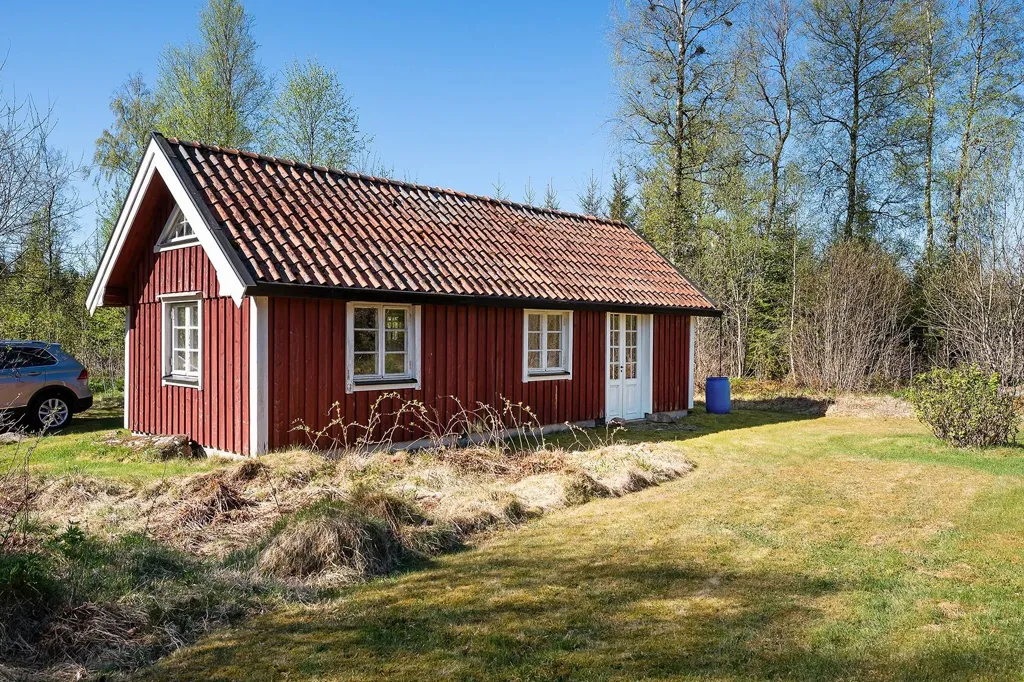 Välivaade - Traditional Cottage by Lake in Hillared