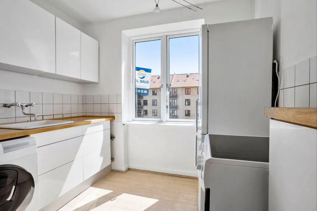Cuisine - 1932 Flats with Brick Facade in Valby