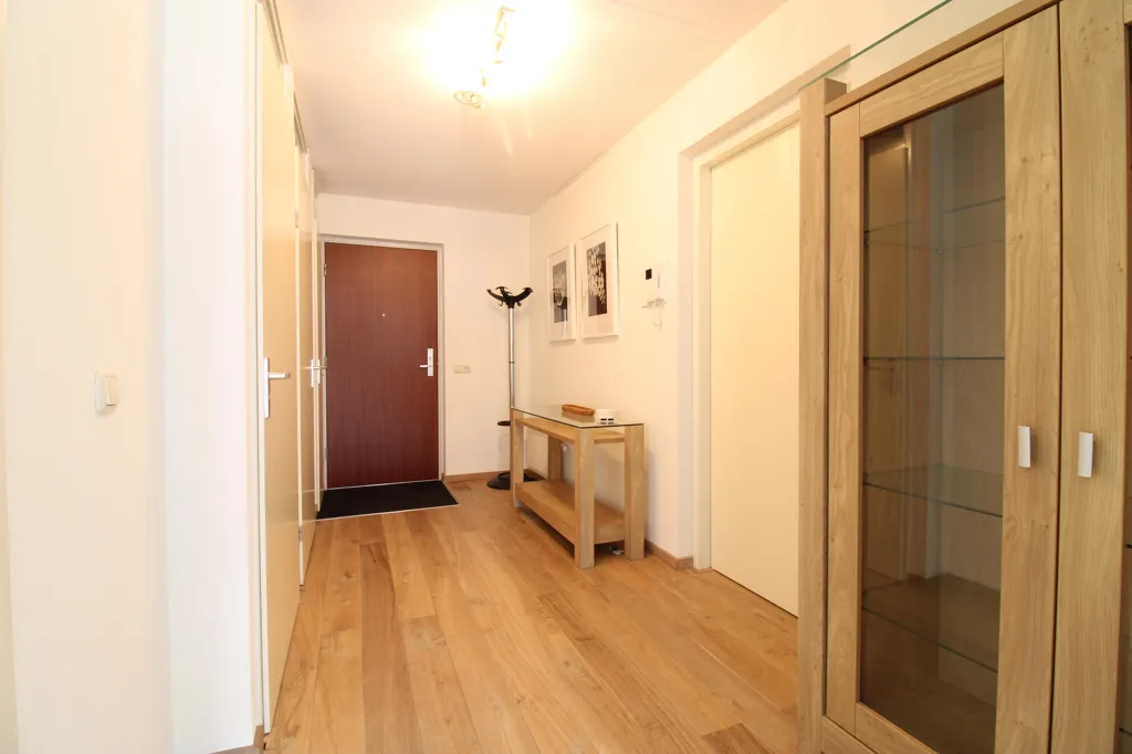 Entrée - 3-Bedroom Apartment with Wilhelminaplein View in Eindhoven