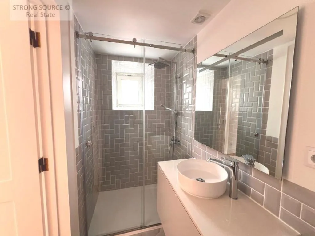 Vannitoad - Luxury Apartments with River View in Graca, Lisbon