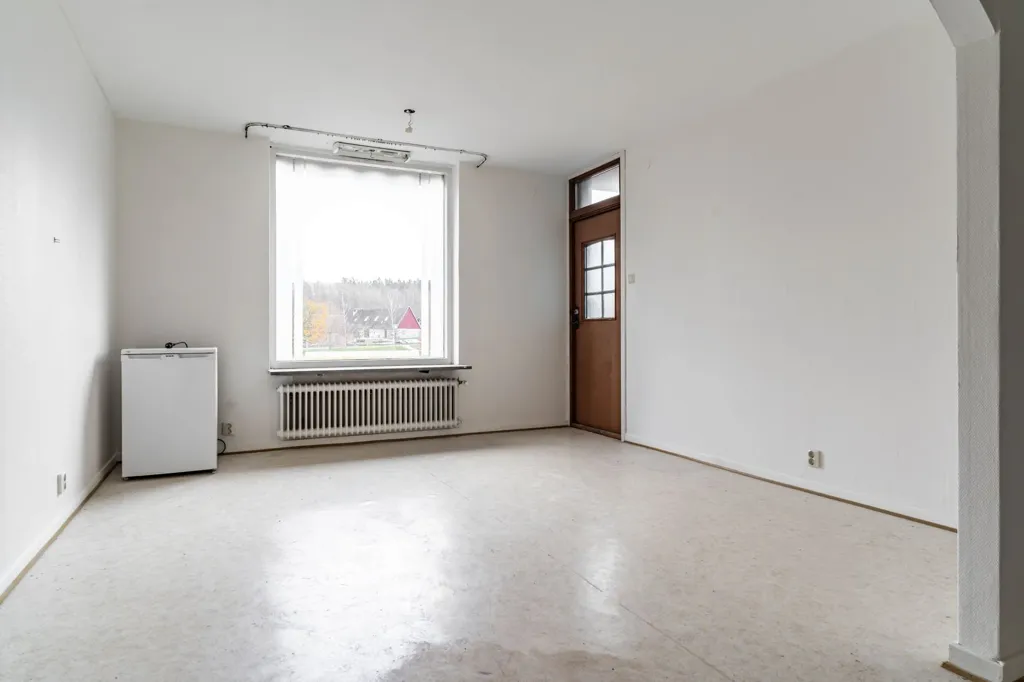 Toad - Renovated Brick House with Potential in Glimåkra