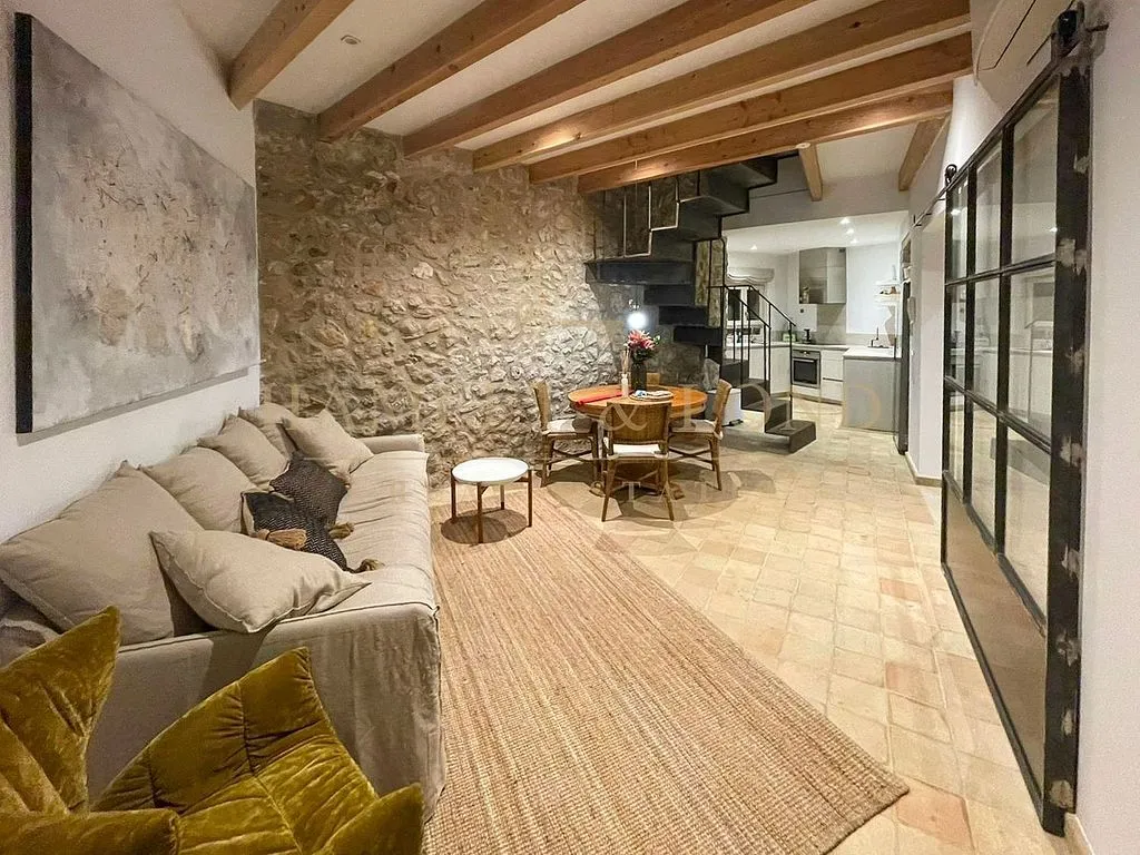 Elutuba - Reformated Townhouse with Terrace in Alaró