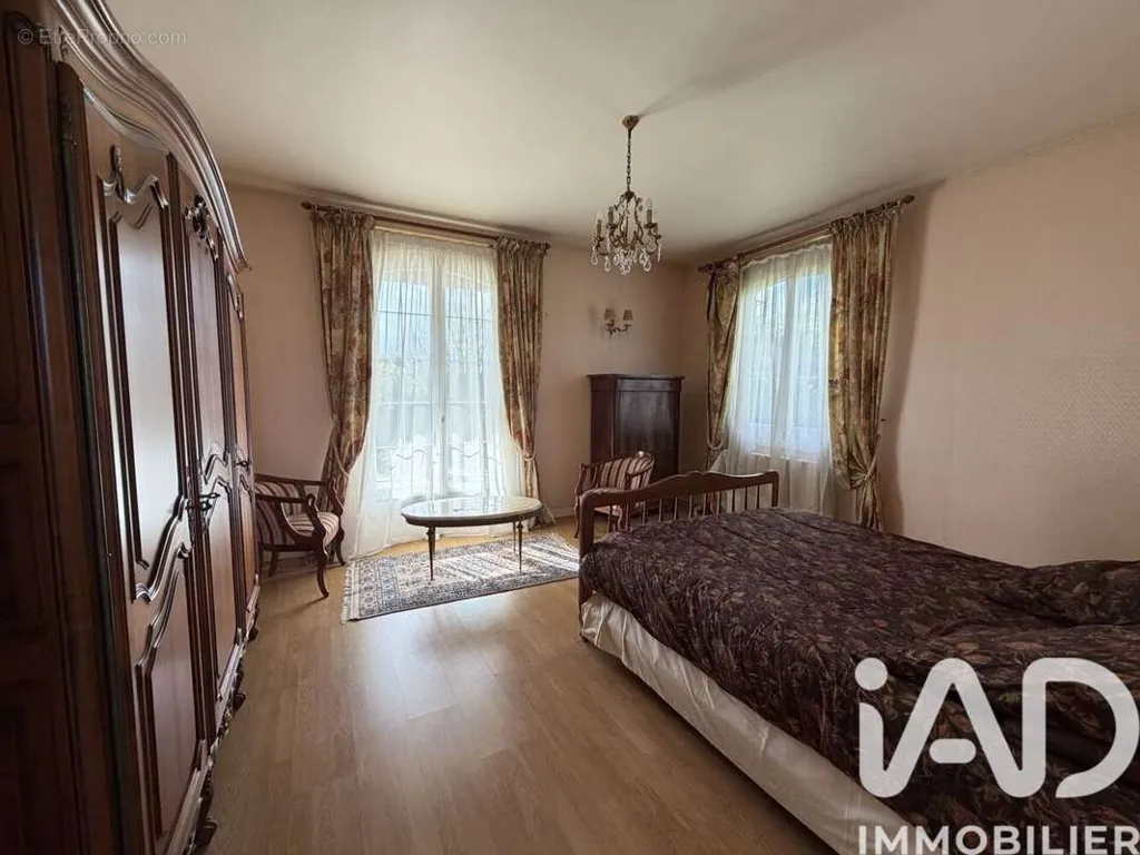 Chambres - Maison de Caractère avec Jardin à Arçonnay
