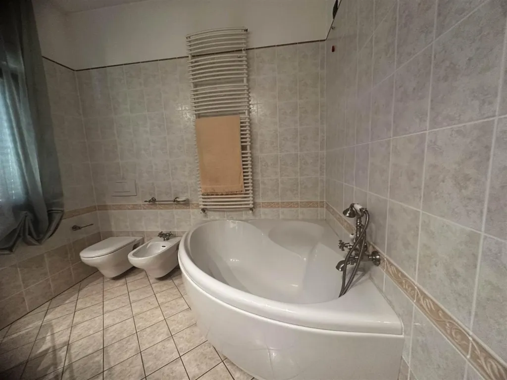 Bagni - Elegant Villa with Garden in Vasto