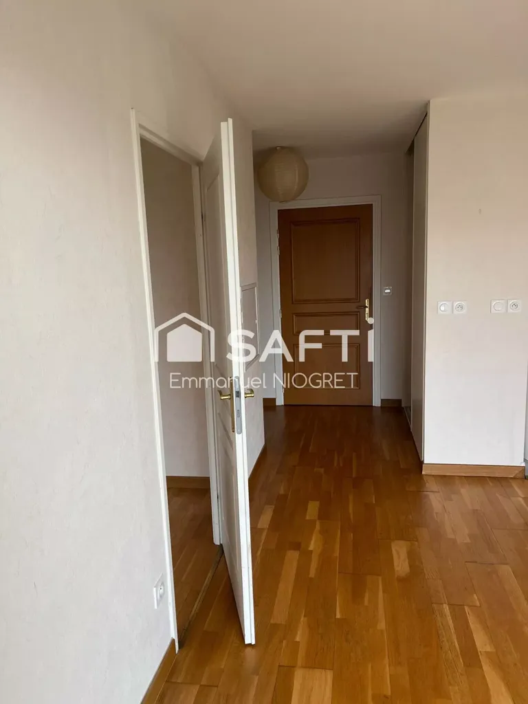Entrée - Appartement avec Terrasse au Calme à Dijon