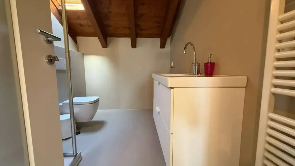 Salles de bain - Penthouse with Panoramic Terrace in Cantù