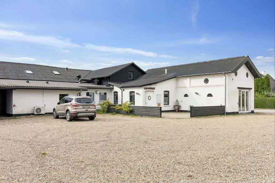 Välivaade - Historic Inn with Event Space in Fjelstrup