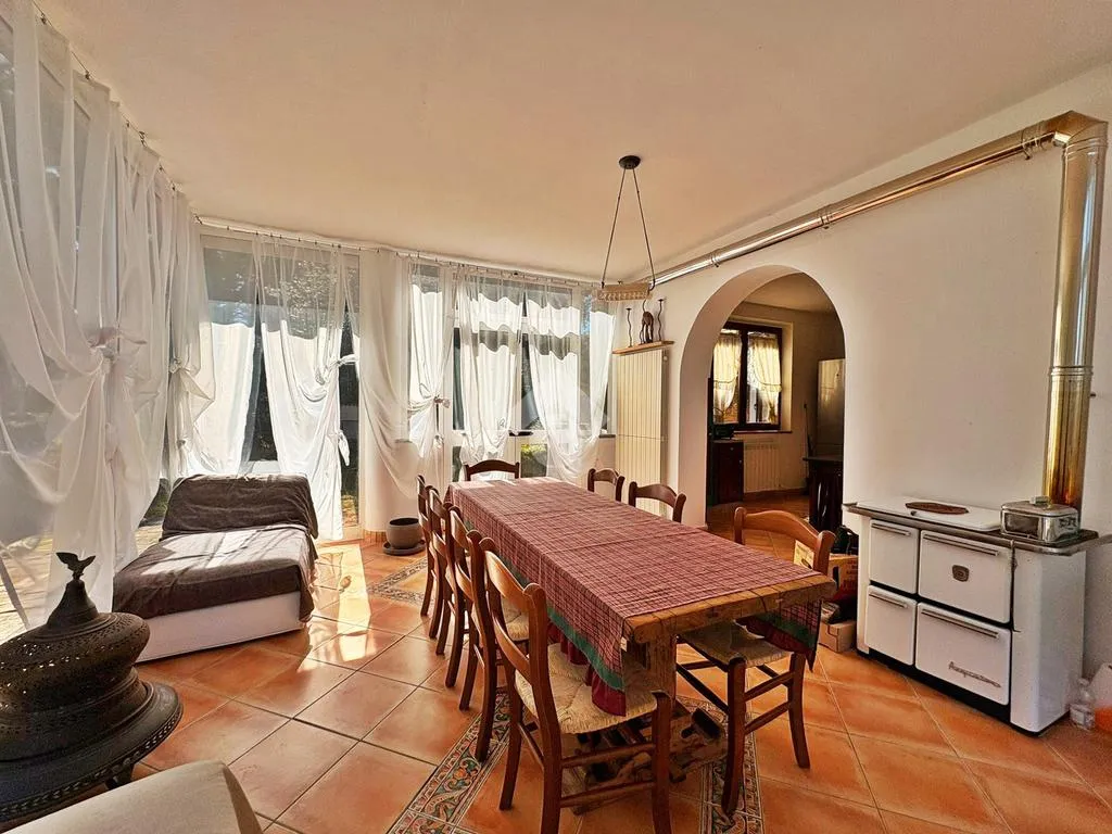 Salle à manger - Renovated Villa with Pool in Fabriano