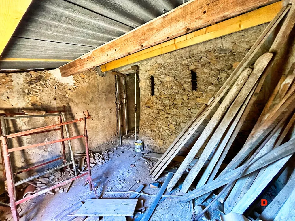 Pièces - Remise à Aménager avec Jardin au Centre de Correns