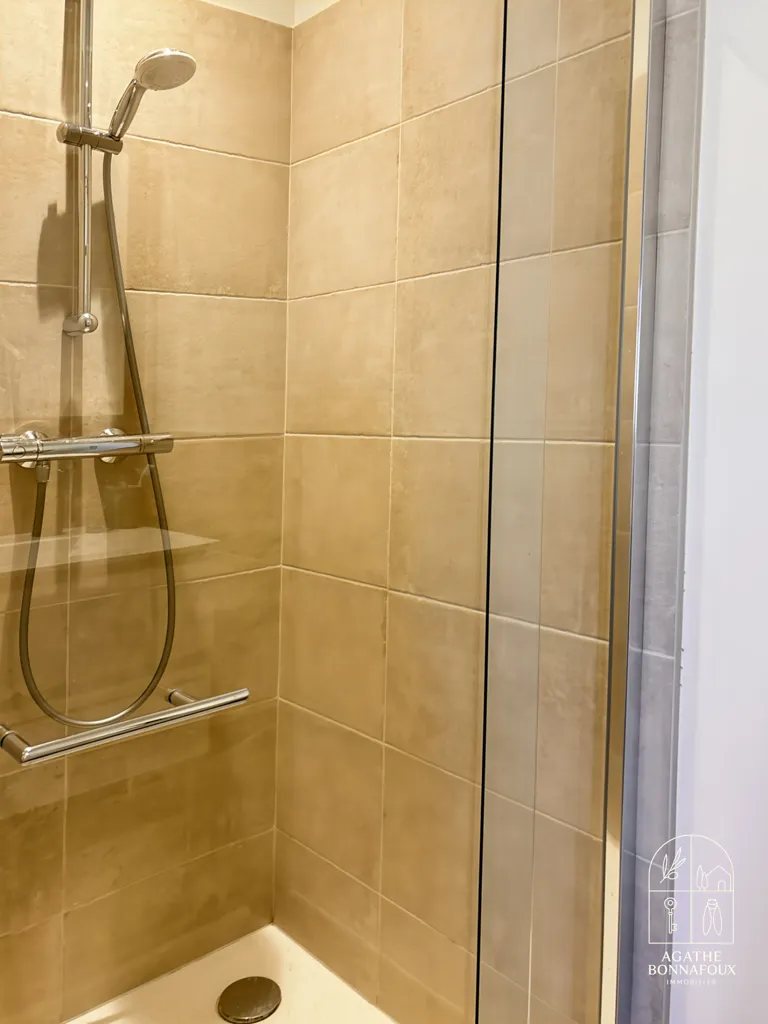 Salles de bain - Mas Rénové avec Jardin à Châteaurenard