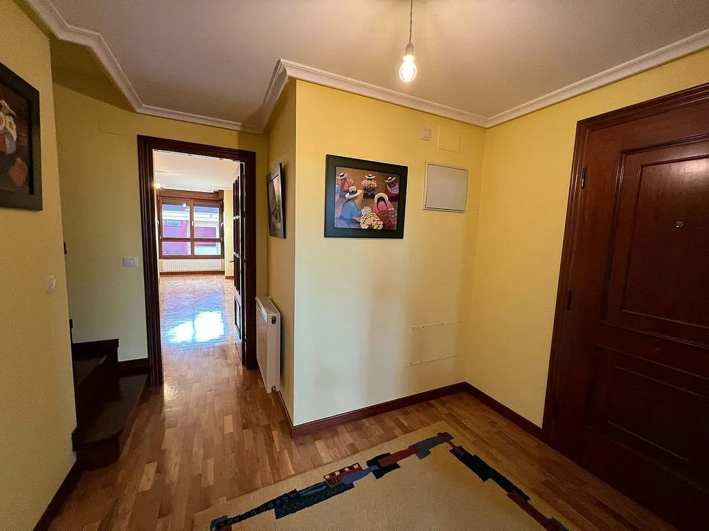 Esik - Duplex with Ascender in Nava