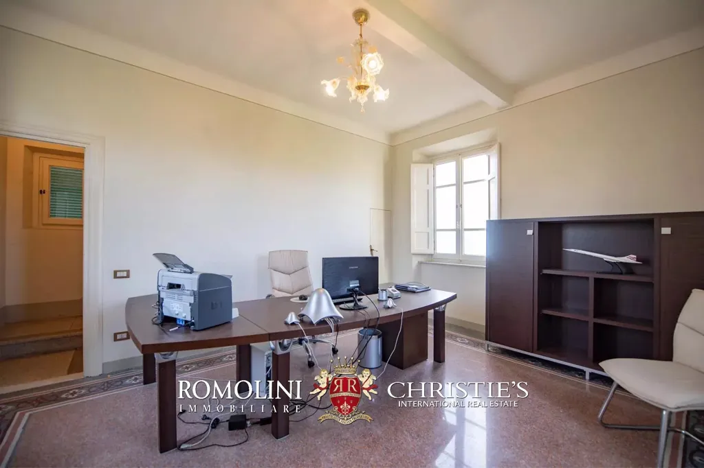 Bureau - Restored Period Villa with Park in Lucca