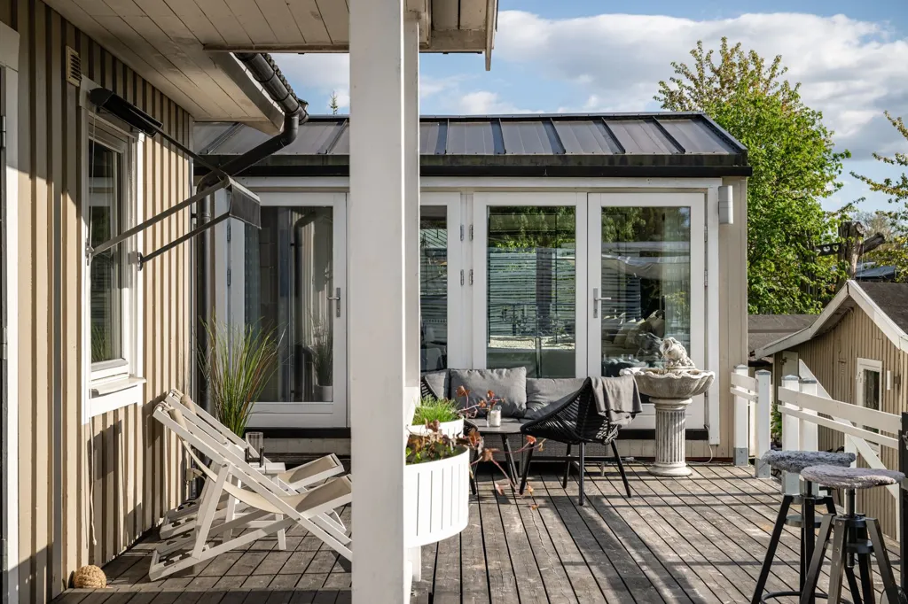 Terrasse - Three-Unit Property with Garden in Stäket
