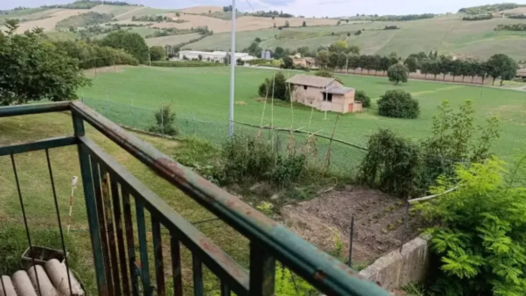 Balcon - Rustic Home with Hillside View in Castelvetro