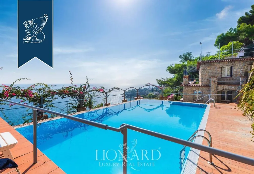 Piscine - Luxury Villa with Sea View in Bordighera