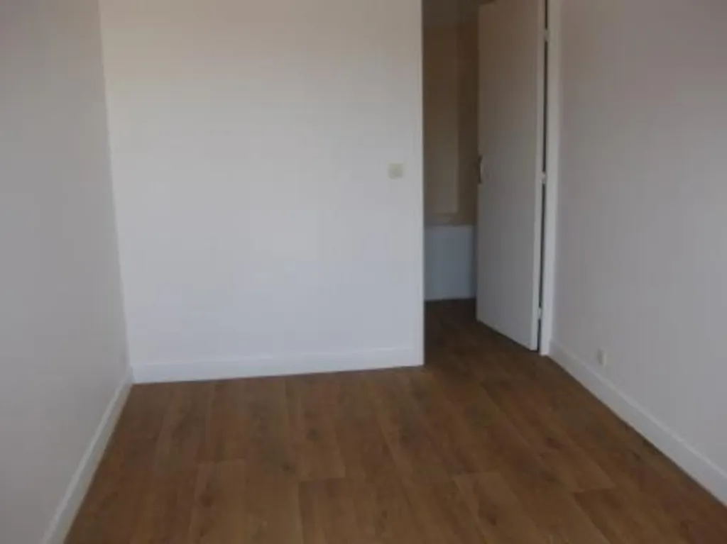Toad - Charming 2-Bed Flat with South-Facing Terrace