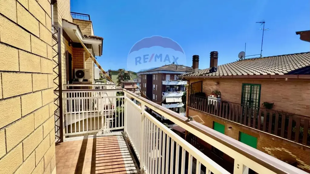 Rõdu - Penthouse with Panoramic Terrace in Casalotti