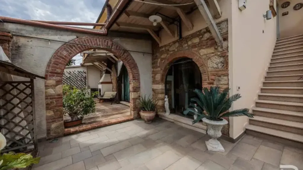 Aed - Rustic Villa with Solar Panels in Rosignano Marittimo