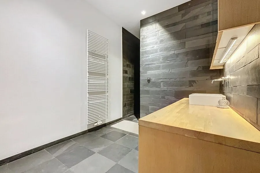 Bathrooms - Rear House with Garden in Châtelain, Ixelles