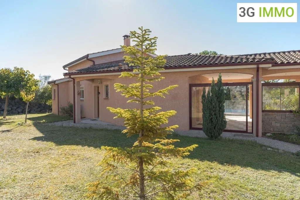 Välivaade - Contemporary Villa with Pool in Quiet Setting