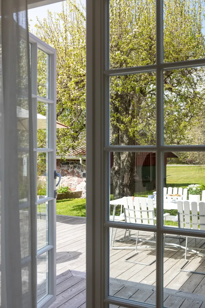 Terrace - Holiday Home with Sea View in Norrtälje
