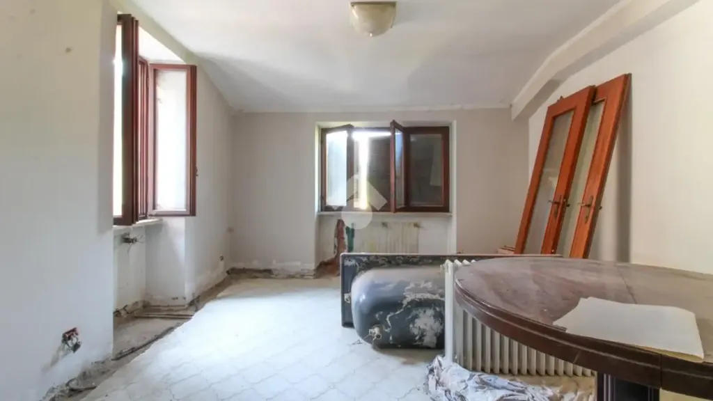 Magamistoad - Triplex with Balcony in Vestone